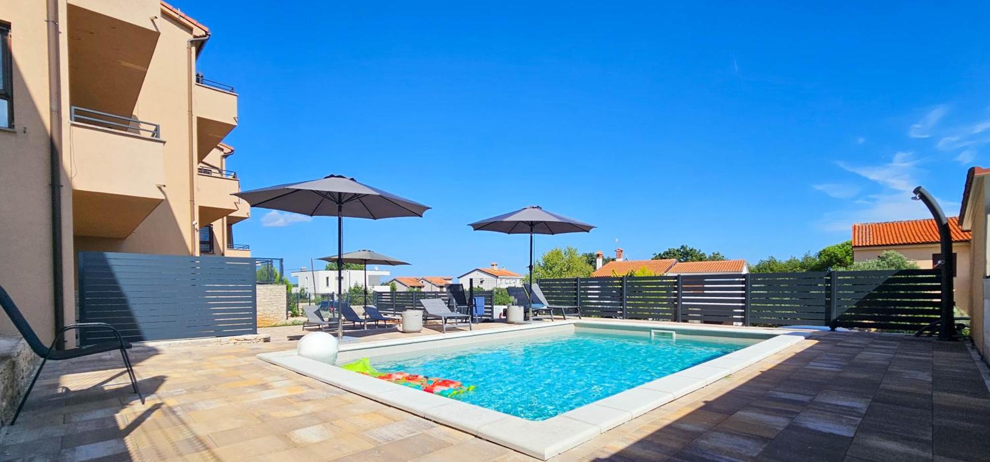 Apartment Bluemare With Shared Pool Liznjan Exterior photo
