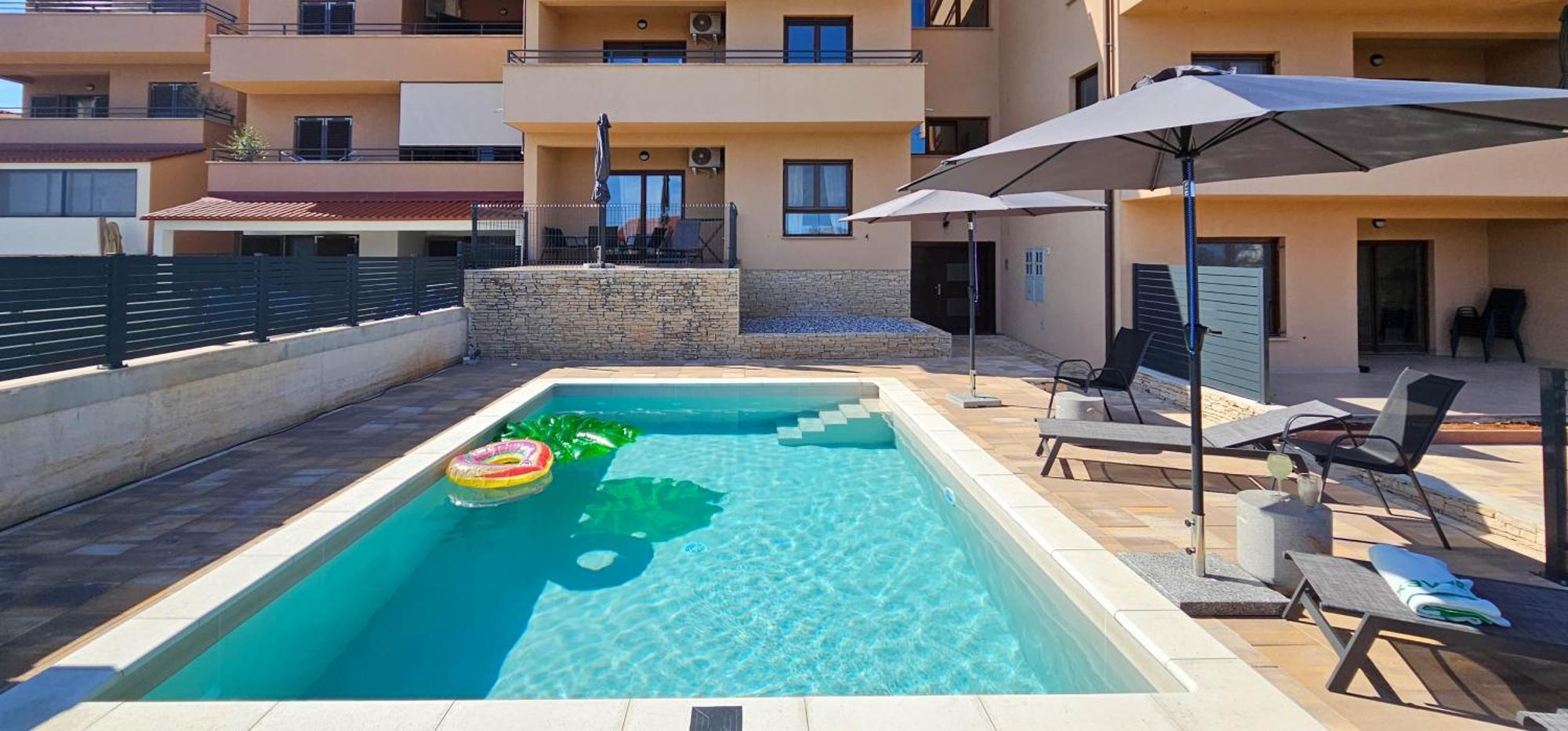 Apartment Bluemare With Shared Pool Liznjan Exterior photo